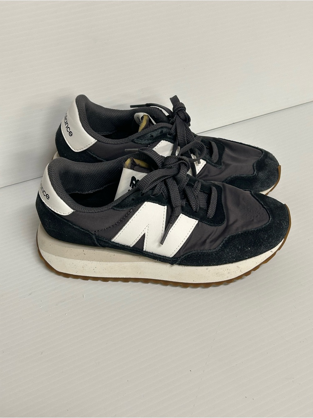NEW BALANCE Women's 237 Sneaker Size USW 6 NO INSOLES
